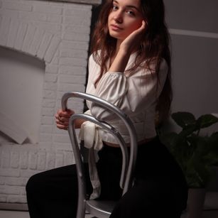 Model - LouisArnold smile