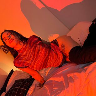 Model - Molly Bonay joi