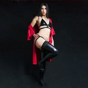 Model - Anny dirty little slave