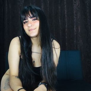 Model - Amelia bigtits