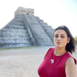 Model - EliseWinfrey bigboobs