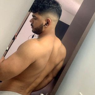 Model - Adan Levi BIGGASS