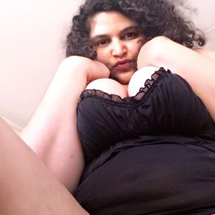 Model - Dana Divine handjob