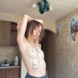 Model - Annie_Will young