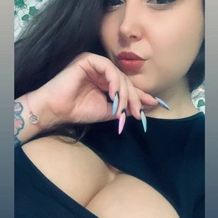 Model - Nicole Fancy feet