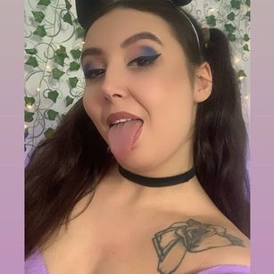 Model - Nicole Fancy squirt