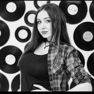 Model - Nicole Fancy deepthroat