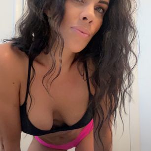 Model - LexingtonLee brunette