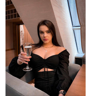 Model - 444 brunette