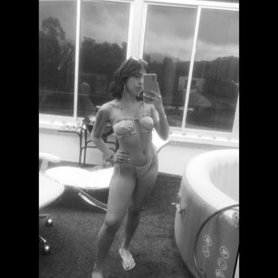 Model - Camila flash