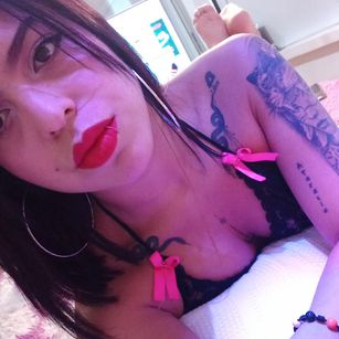 Model - Camila tattos