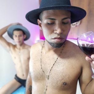 Model - luc_and_mathy feet