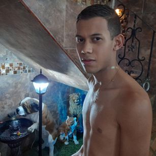 Model - luc_and_mathy feet