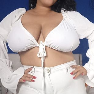 Model - Isobel Adams latina