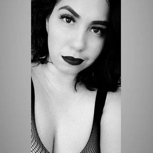 Model - Isobel Adams mature