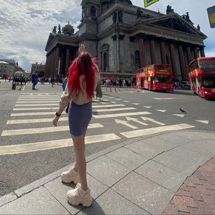 Model - AdrianaCoy dancing