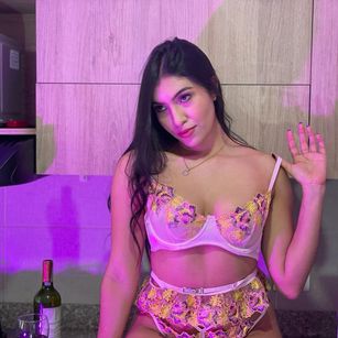 Model - Keyla Hart sexy