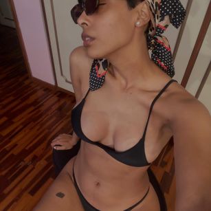 Model - Lysafire feet