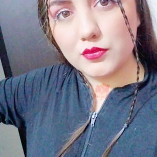 Model - Maya Th estudiante