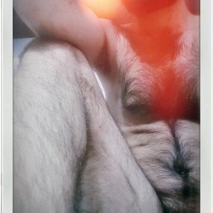 Model - ISAAC THOMPSON armpits