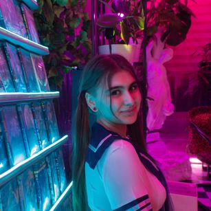 Model - GabbieCute brunette