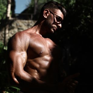 Model - ARON TRAINER roleplay