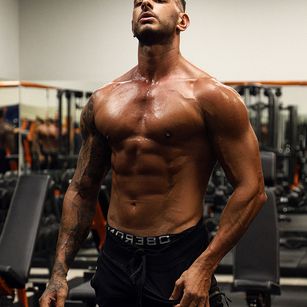 Model - ARON TRAINER worship