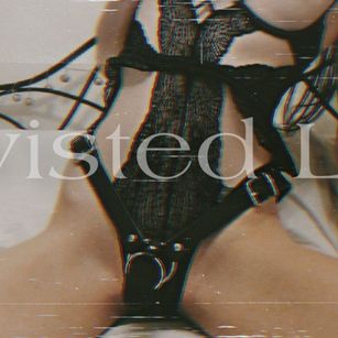 Model - Twisted Lily joi