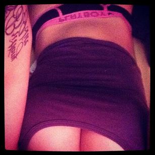 Model - Mak touching