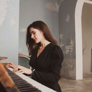 Model - NickyCraig brunette