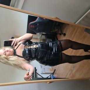 Model - GoddessMelissa9 spanking