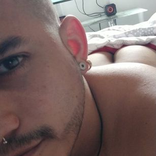 Model - Rhowell Rozz fetish