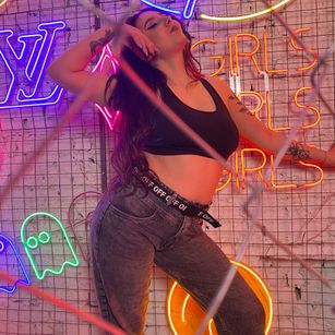 Model - Nicole Fancy blowjob