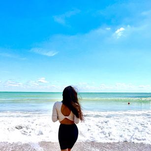 Model - SarraPeach squirt