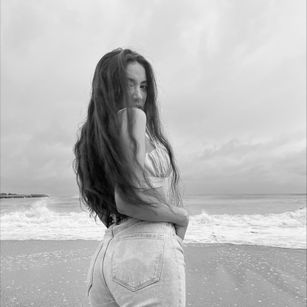 Model - SarraPeach feet