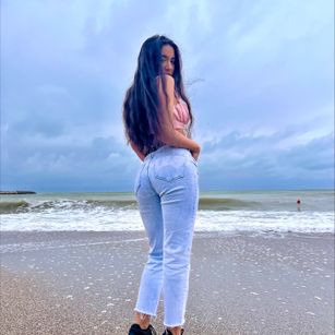 Model - SarraPeach bigboobs