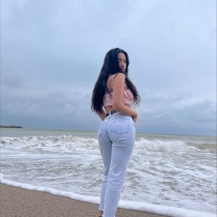 Model - SarraPeach legs