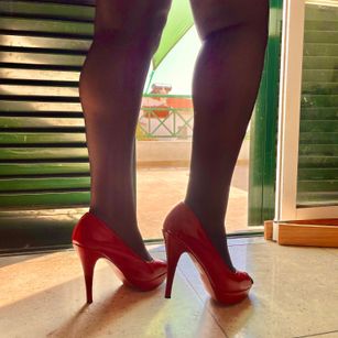 Model - Margaret BustyHotwife milf