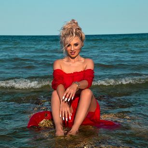 Model - SweetAdeline heels