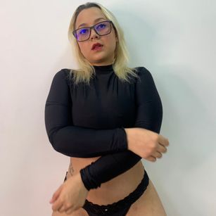 Model - JuliietaSaenz shaved