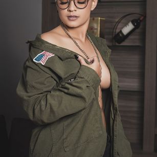 Model - MiaBarton pussy