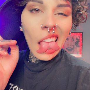 Model - MissKayKomodo bdsm