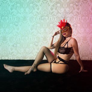 Model - Samantha_Moure latina