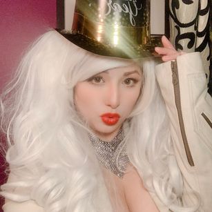 Model - Madelynn Winters joi