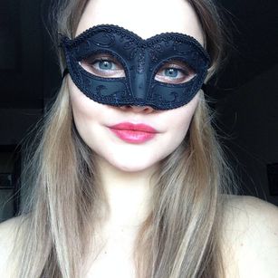 Model - Belle_White young