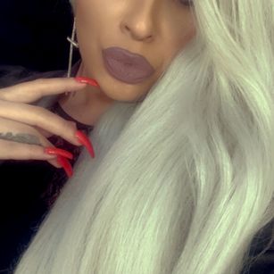 Model - DawnDeVille feet