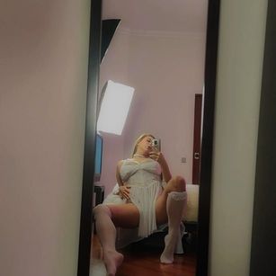 Model - Aurore Harris saliva