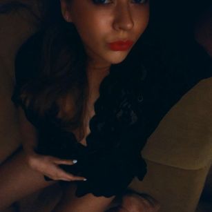 Model - Aurore Harris bigboobs