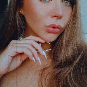 Model - Aurore Harris saliva