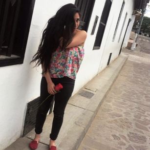 Model - Mia Aura Hot